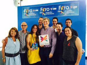 Luis Perelman, Presidente Honorario y Co-Fundador de Guimel recibiendo el reconocimiento.